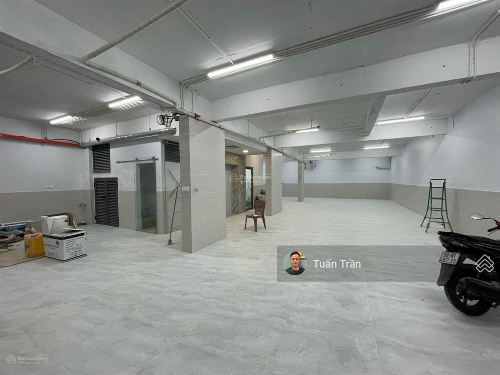 Cho thuê nhà 8x20m. hầm 7 lầu trống suốt có thang máy. ngay trung tâm ubnd tp thủ đức. giá 160tr/th