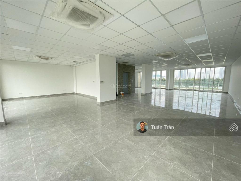 Cho thuê nhà 8x20m. hầm 7 lầu trống suốt có thang máy. ngay trung tâm ubnd tp thủ đức. giá 160tr/th