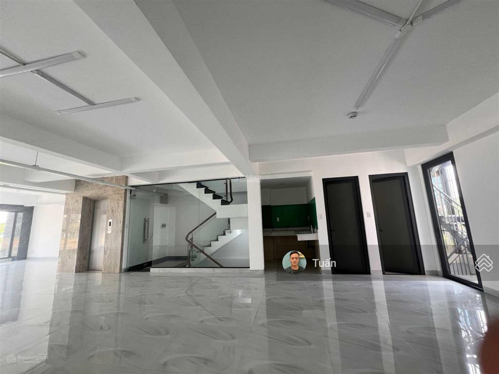 Cho thuê tòa vp mặt tiền trương văn bang. dt 8x20m. hầm trệt lửng 5 lầu sàn trống. giá 170tr/tháng