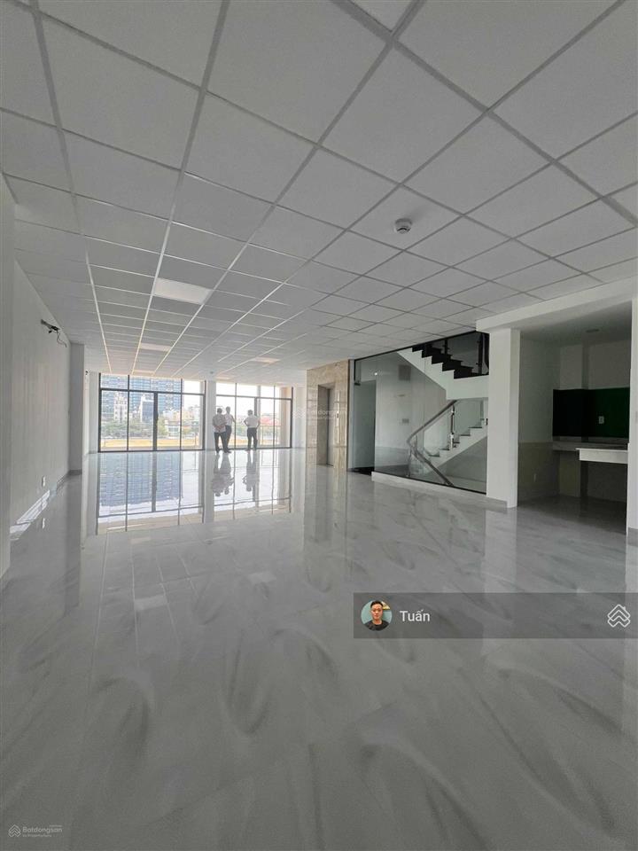 Cho thuê tòa vp mặt tiền trương văn bang. dt 8x20m. hầm trệt lửng 5 lầu sàn trống. giá 170tr/tháng