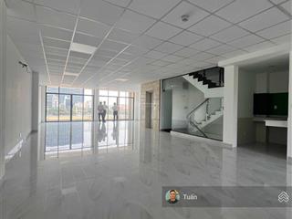 Cho thuê tòa vp mặt tiền trương văn bang. dt 8x20m. hầm trệt lửng 5 lầu sàn trống. giá 170tr/tháng