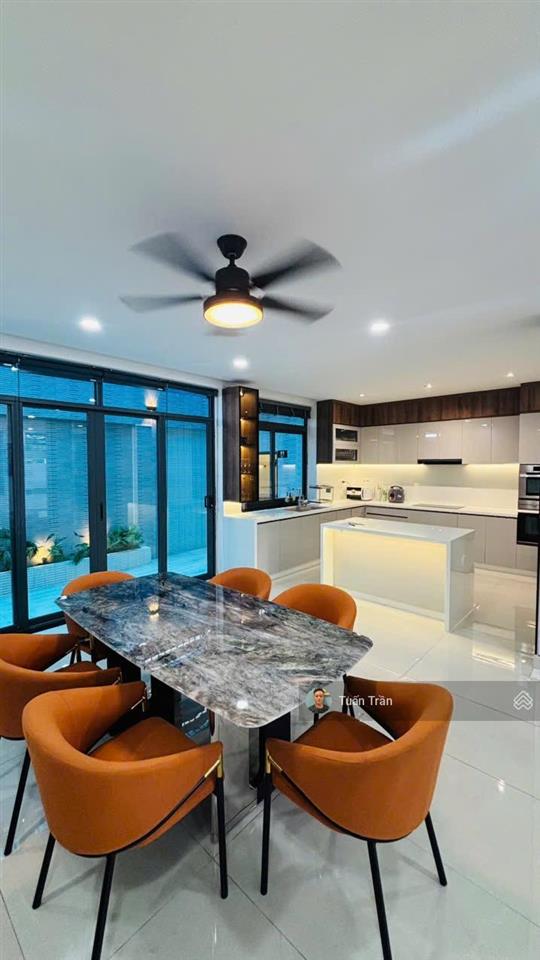 Cho thuê biệt thự full nt phường thạnh mỹ lợi. 6pn. 7wc. có thang máy. giá 160tr/tháng.