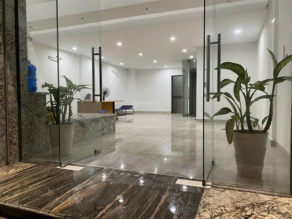 Cho thuê tòa vp khu đảo kim cương. dt 7x16m. hầm 7 lầu. sàn trống. có thang máy. giá 100tr/tháng