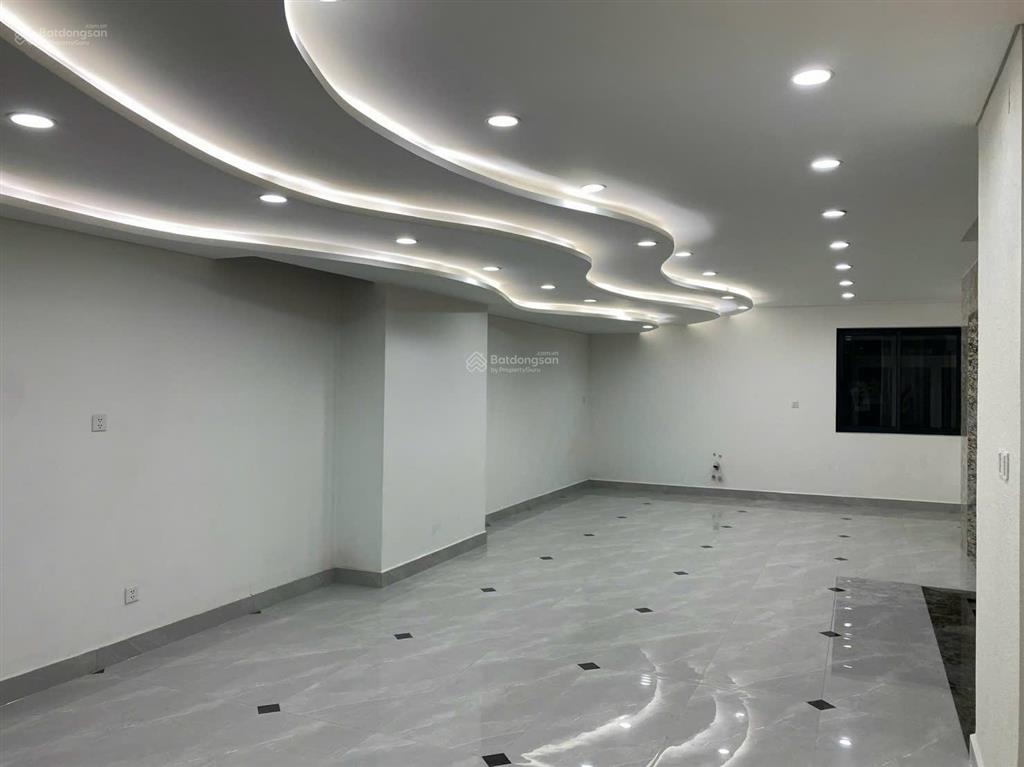 Cho thuê tòa vp khu đảo kim cương. dt 7x16m. hầm 7 lầu. sàn trống. có thang máy. giá 100tr/tháng