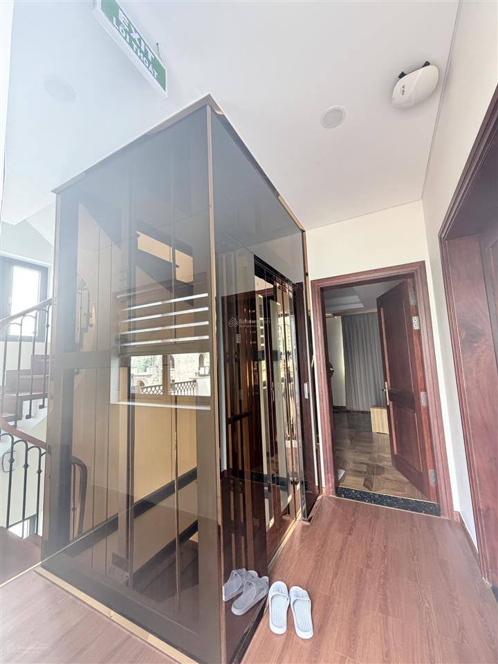 Cho thuê biệt thự cao cấp khu mystery villas. dt 300m2. xây 1 hầm 4lầu. giá 125tr/th. nhà mới 100%