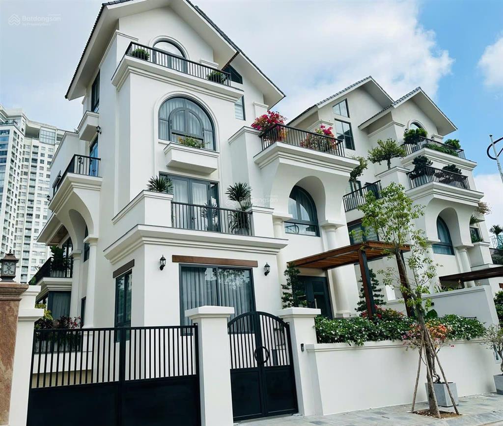 Cho thuê biệt thự cao cấp khu mystery villas. dt 300m2. xây 1 hầm 4lầu. giá 125tr/th. nhà mới 100%