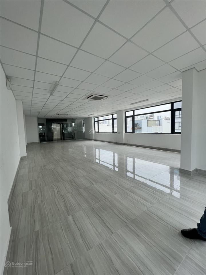 Cho thuê tòa vp quận 2. gần đảo kim cương. dt 9x22m. hầm 7 lầu full sàn trống