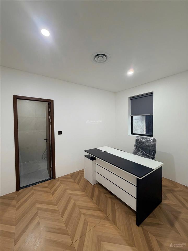 Cho thuê nhà nguyên căn khu thạnh mỹ lợi. dt 10x18m. xây 1 hầm 4 lầu. có thang máy. giá 80tr/tháng
