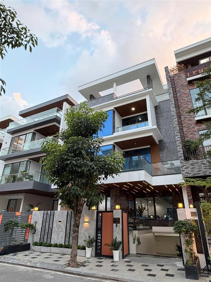Cho thuê nhà nguyên căn khu thạnh mỹ lợi. dt 10x18m. xây 1 hầm 4 lầu. có thang máy. giá 80tr/tháng