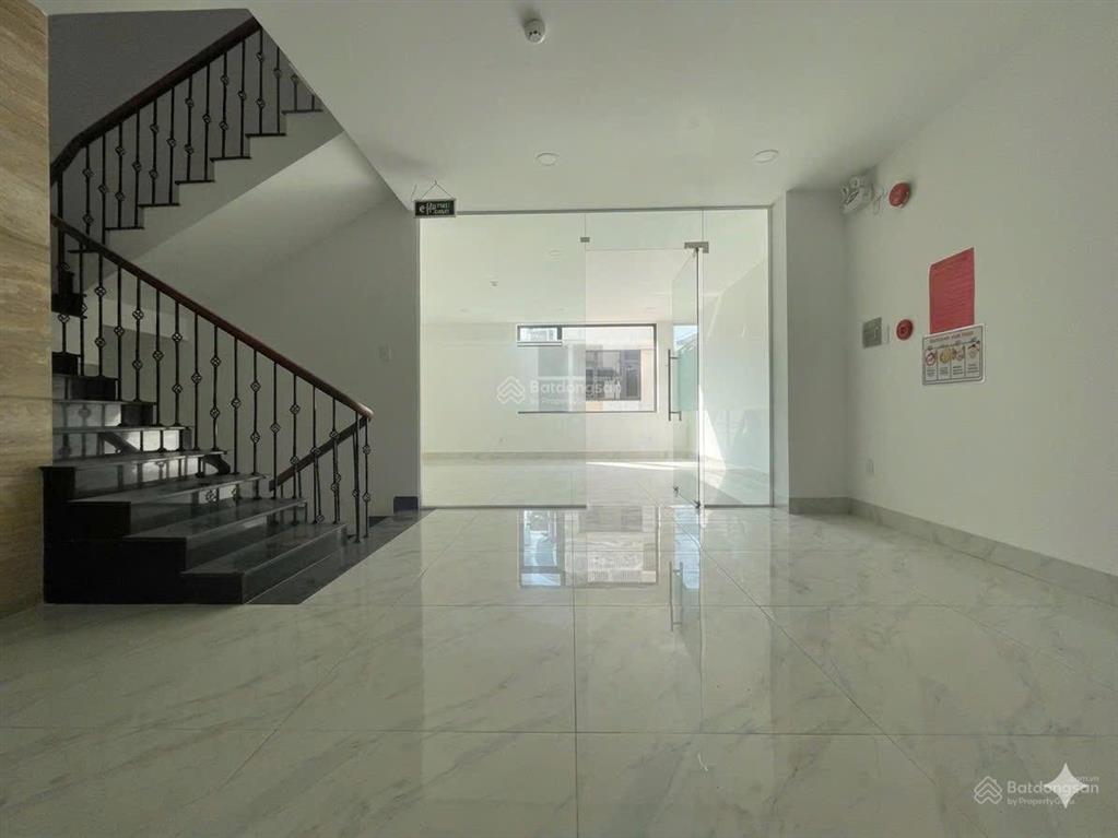 Cho thuê tòa vp mặt tiền đường bát nàn 1 hầm 7 lầu. dt 7x22m. giá 120tr/tháng.  0972 543 ***