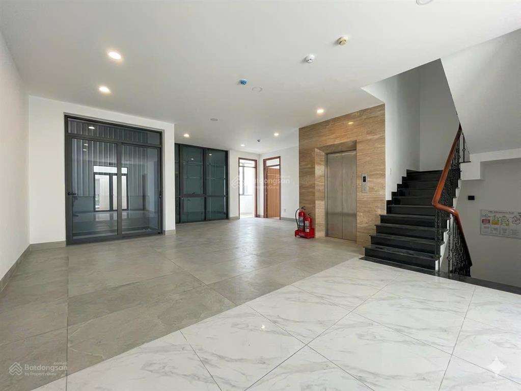 Cho thuê tòa vp mặt tiền đường bát nàn 1 hầm 7 lầu. dt 7x22m. giá 120tr/tháng.  0972 543 ***