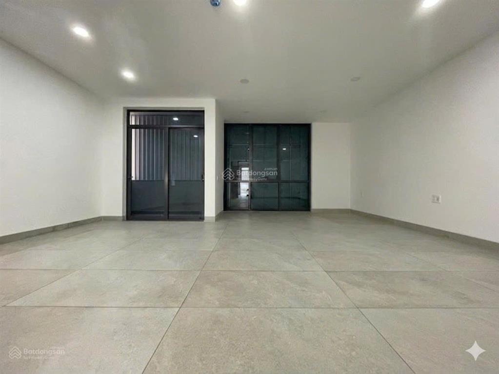 Cho thuê tòa vp mặt tiền đường bát nàn 1 hầm 7 lầu. dt 7x22m. giá 120tr/tháng.  0972 543 ***