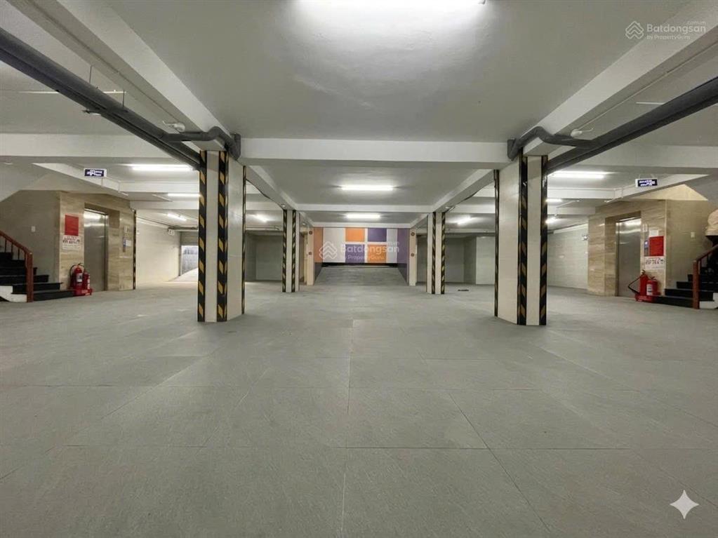 Cho thuê tòa vp mặt tiền đường bát nàn 1 hầm 7 lầu. dt 7x22m. giá 120tr/tháng.  0972 543 ***