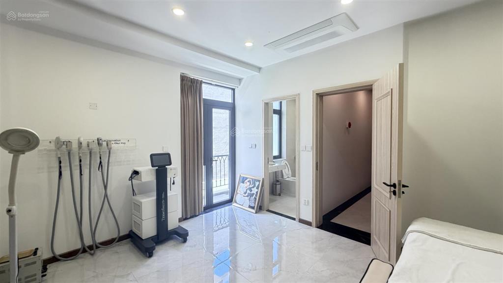 Cho thuê nhà khu saigon mystery villas. dt 7x20m. xây 1 hầm 4 lầu 4pn. có thang máy. giá 65tr/th