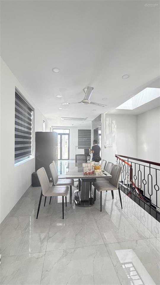 Cho thuê nhà khu saigon mystery villas. dt 7x20m. xây 1 hầm 4 lầu 4pn. có thang máy. giá 65tr/th