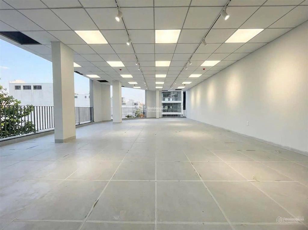 Cho thuê tòa vp góc 2mt đường nguyễn thanh sơn p. tml. dt 8x20m. hầm 7 lầu. sàn trống. giá 160tr