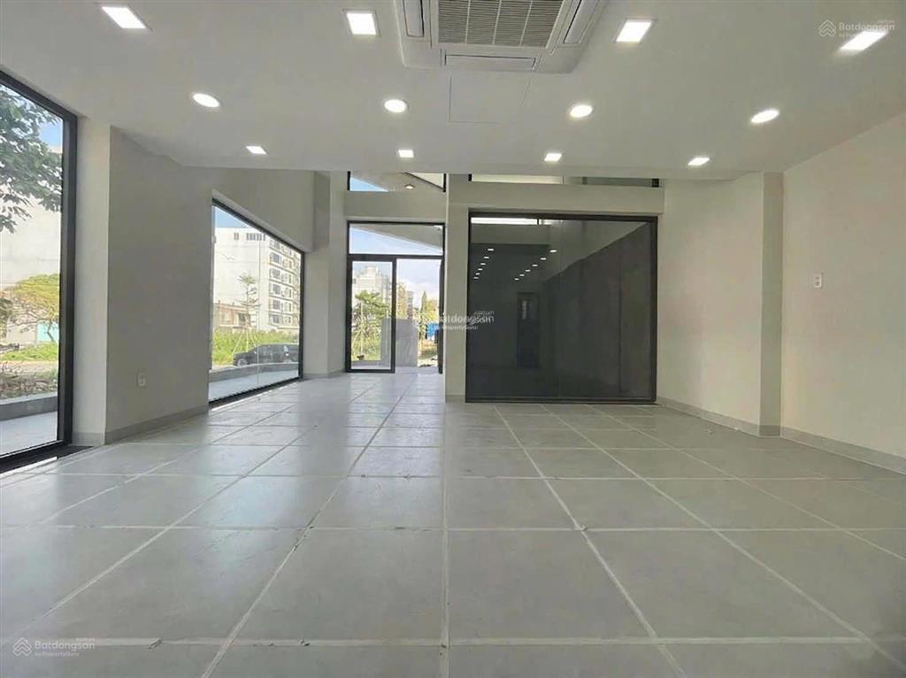 Cho thuê tòa vp góc 2mt đường nguyễn thanh sơn p. tml. dt 8x20m. hầm 7 lầu. sàn trống. giá 160tr