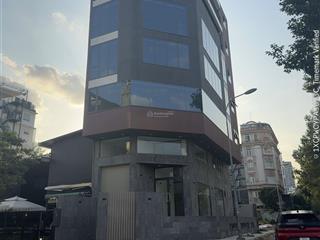 Cho thuê tòa vp góc 2mt đường nguyễn thanh sơn p. tml. dt 8x20m. hầm 7 lầu. sàn trống. giá 160tr