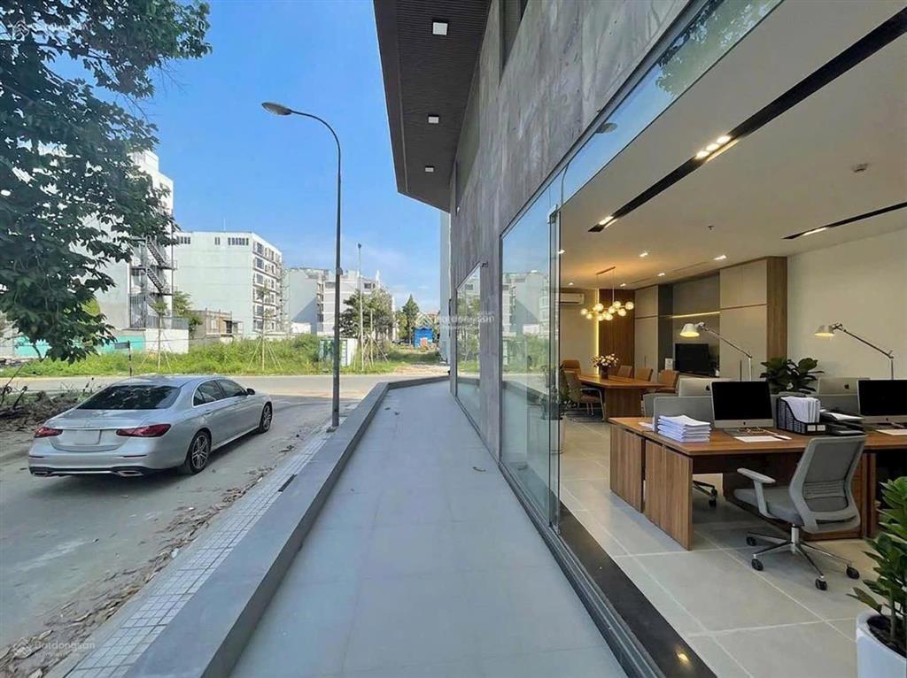 Cho thuê tòa vp góc 2mt đường nguyễn thanh sơn p. tml. dt 8x20m. hầm 7 lầu. sàn trống. giá 160tr