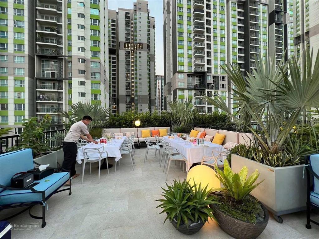 Cho thuê tòa nhà vp siêu sang kết hợp ở đường nguyễn thanh sơn. dt 10x20m. 1 hầm 7 lầu trống suốt