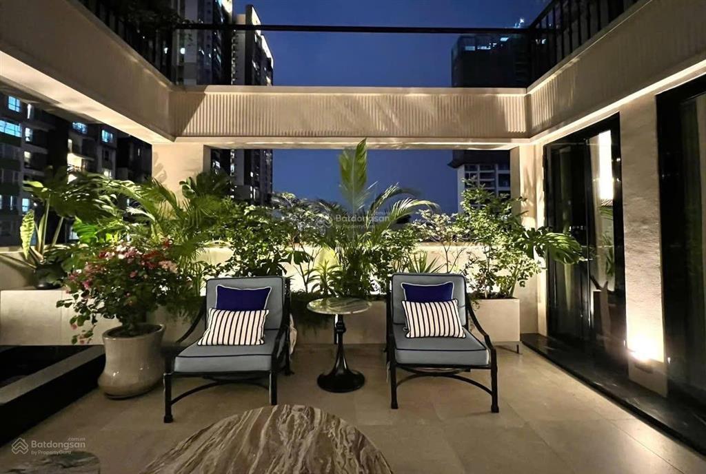 Cho thuê tòa nhà vp siêu sang kết hợp ở đường nguyễn thanh sơn. dt 10x20m. 1 hầm 7 lầu trống suốt