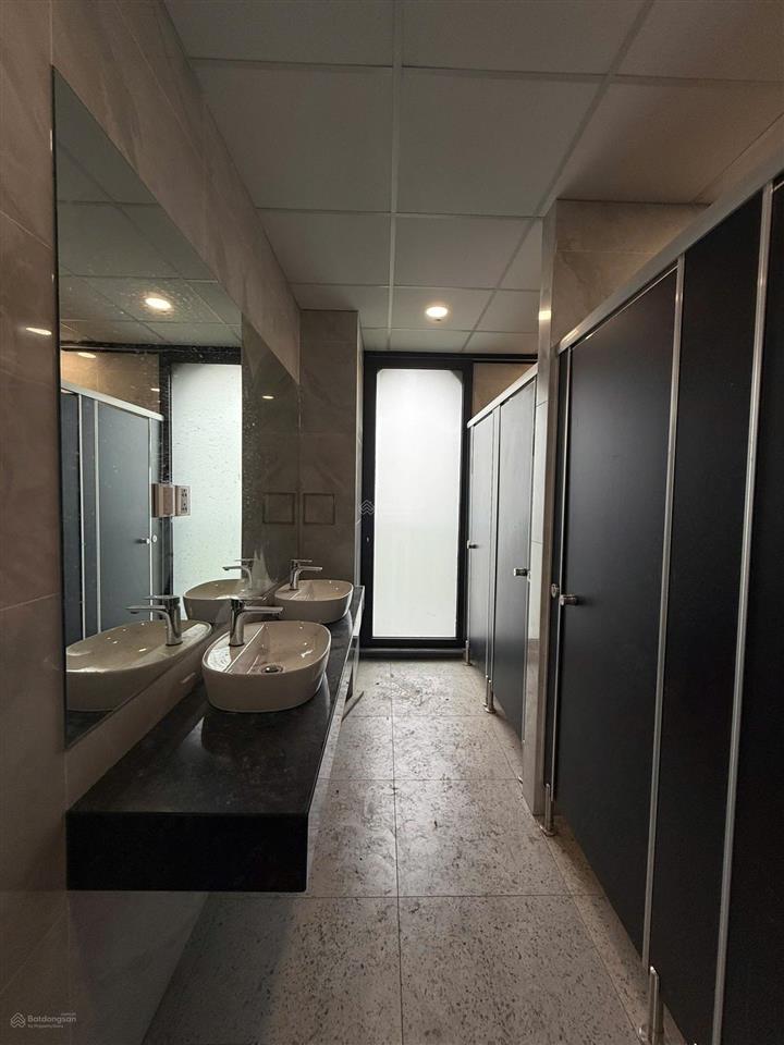 Cho thuê toà vp khu thạnh mỹ lợi. dt 16,2x20m. hầm 5lầu full sàn trống. dtsd ~1500m2. giá 370tr/th