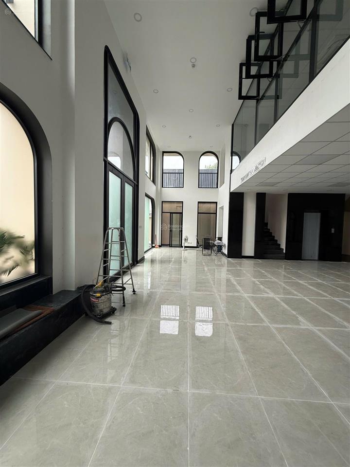 Cho thuê toà vp khu thạnh mỹ lợi. dt 16,2x20m. hầm 5lầu full sàn trống. dtsd ~1500m2. giá 370tr/th