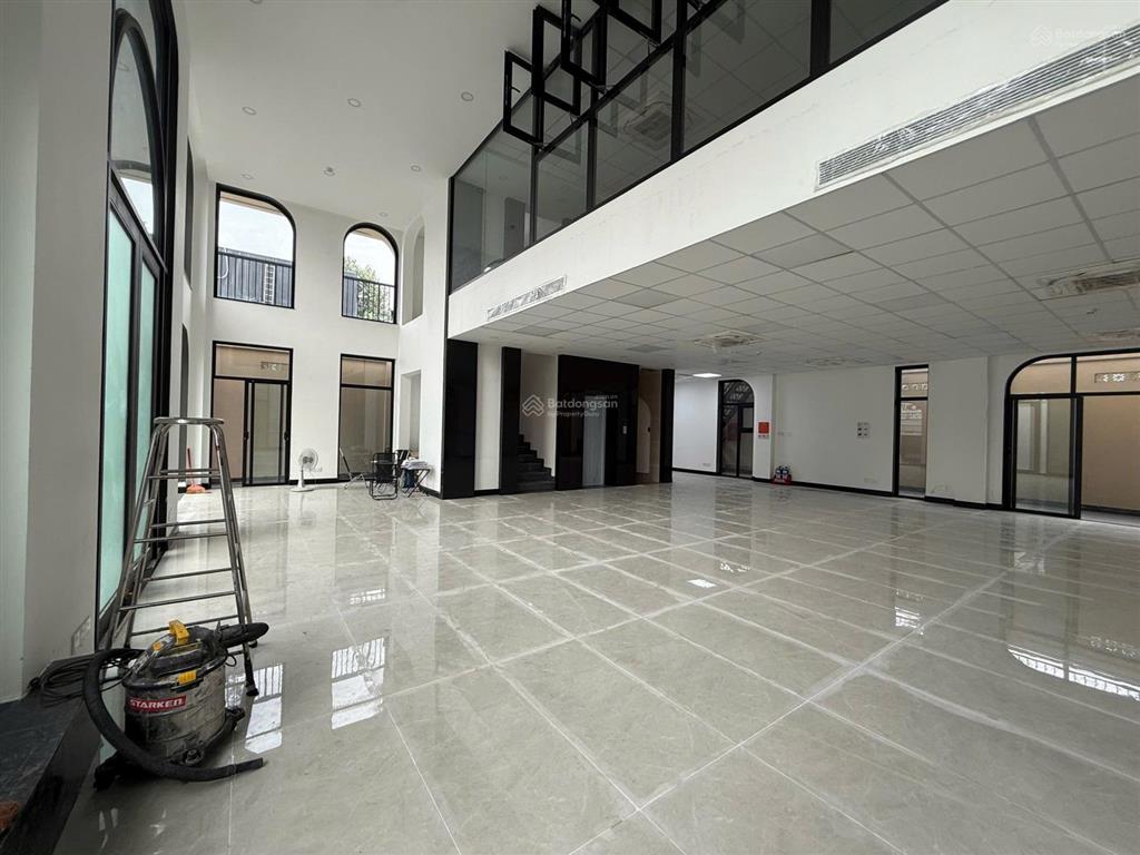 Cho thuê toà vp khu thạnh mỹ lợi. dt 16,2x20m. hầm 5lầu full sàn trống. dtsd ~1500m2. giá 370tr/th