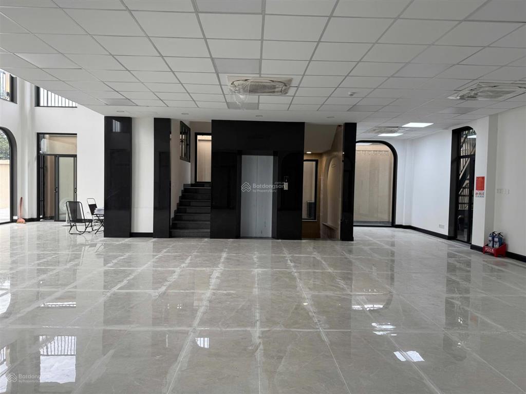 Cho thuê toà vp khu thạnh mỹ lợi. dt 16,2x20m. hầm 5lầu full sàn trống. dtsd ~1500m2. giá 370tr/th