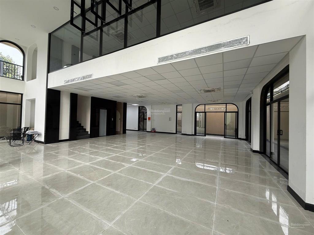 Cho thuê toà vp khu thạnh mỹ lợi. dt 16,2x20m. hầm 5lầu full sàn trống. dtsd ~1500m2. giá 370tr/th