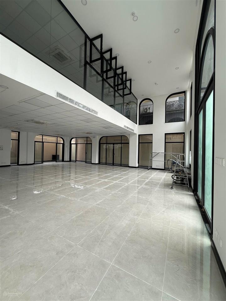 Cho thuê toà vp khu thạnh mỹ lợi. dt 16,2x20m. hầm 5lầu full sàn trống. dtsd ~1500m2. giá 370tr/th