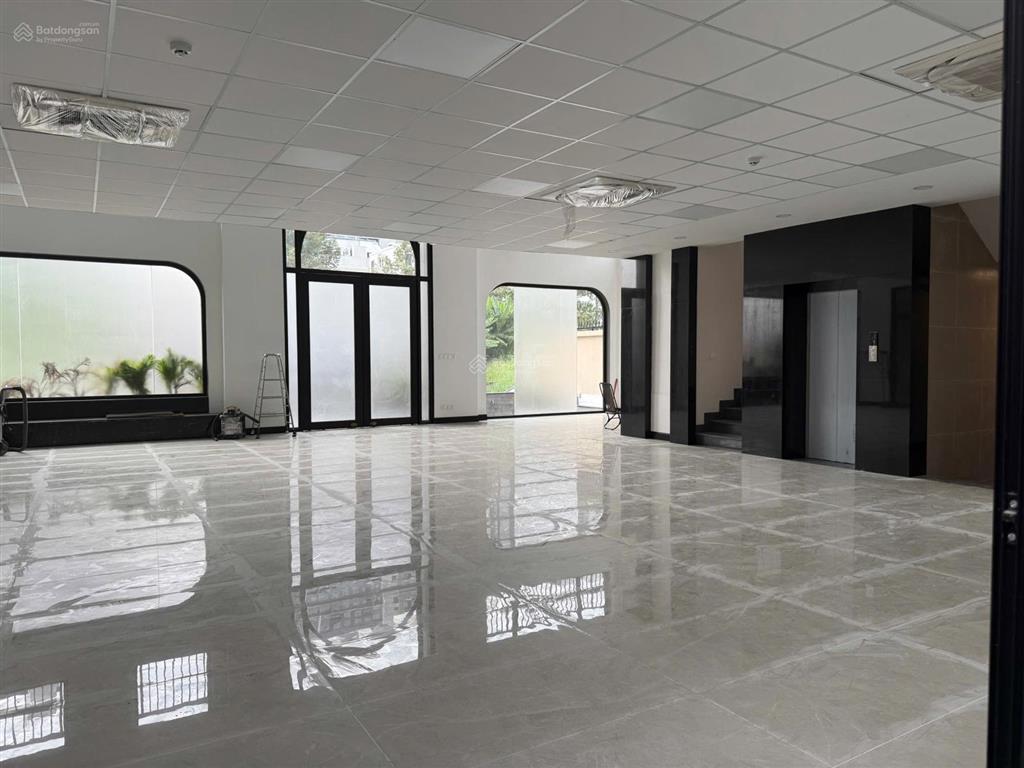 Cho thuê toà vp khu thạnh mỹ lợi. dt 16,2x20m. hầm 5lầu full sàn trống. dtsd ~1500m2. giá 370tr/th