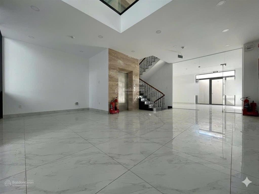 Cho thuê tòa vp full kính 8x25m phường an khánh. xây 1 hầm 6 lầu. có thang máy. giá 160tr/tháng tl.