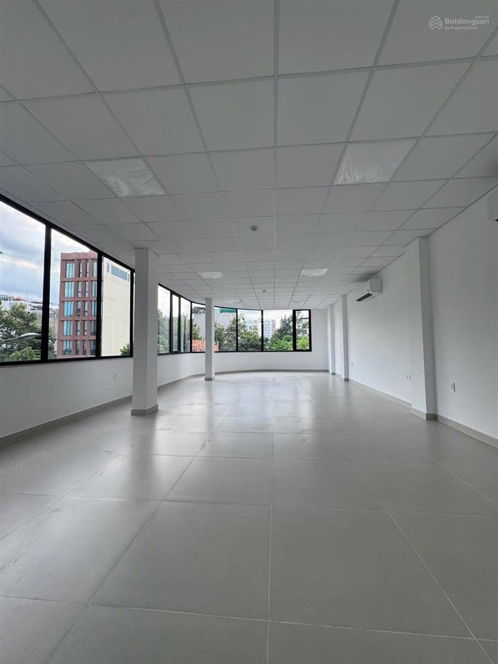 Cho thuê tòa vp góc 2mt đường 57 p. cát lái. dt 5x20m. hầm 6 lầu sàn trống. giá thuê 85tr/tháng