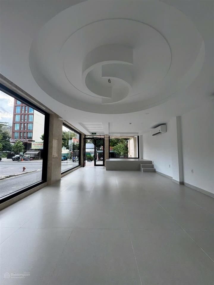 Cho thuê tòa vp góc 2mt đường 57 p. cát lái. dt 5x20m. hầm 6 lầu sàn trống. giá thuê 85tr/tháng