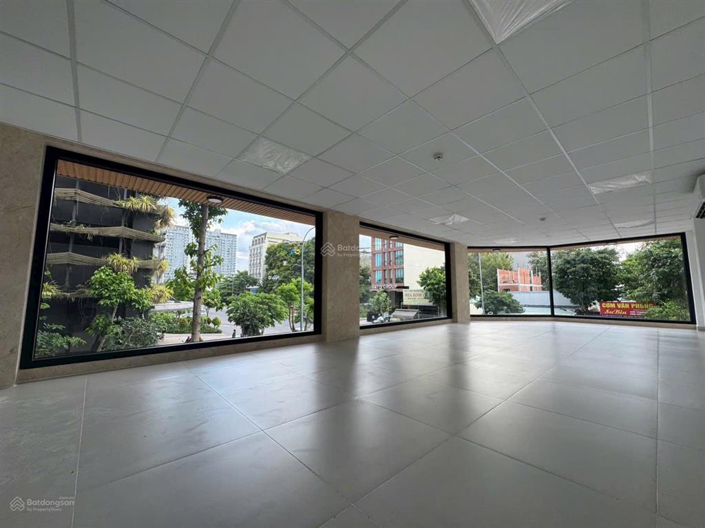 Cho thuê tòa vp góc 2mt đường 57 p. cát lái. dt 5x20m. hầm 6 lầu sàn trống. giá thuê 85tr/tháng