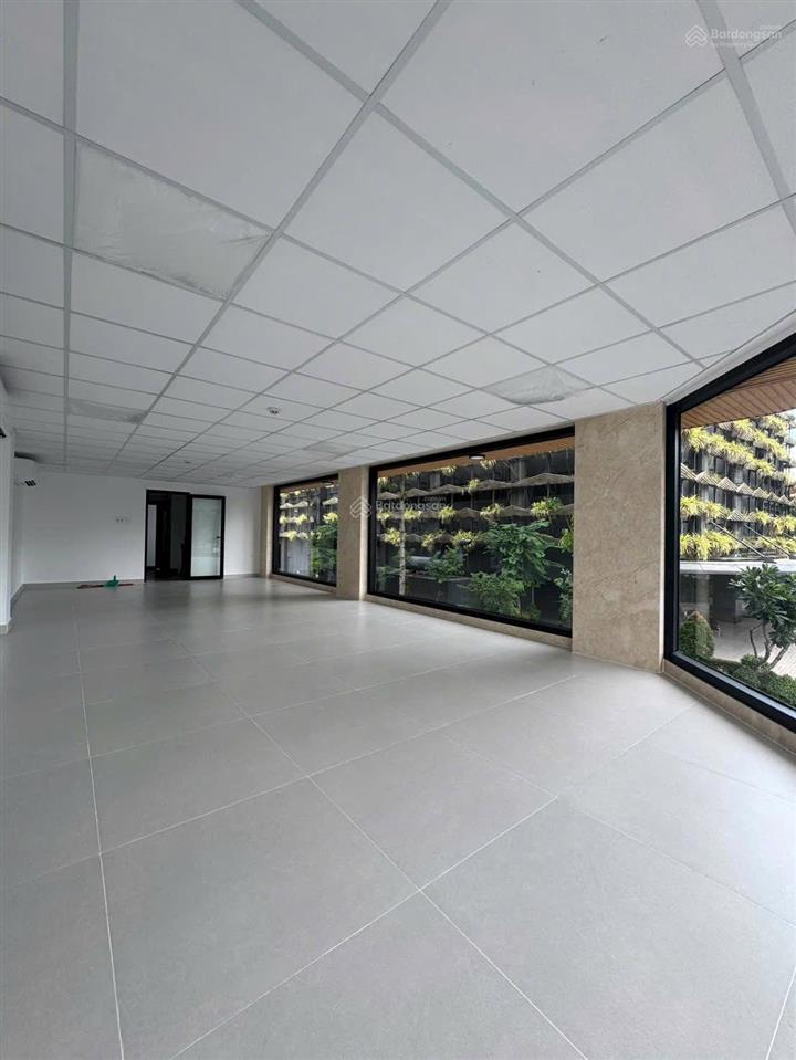 Cho thuê tòa vp góc 2mt đường 57 p. cát lái. dt 5x20m. hầm 6 lầu sàn trống. giá thuê 85tr/tháng