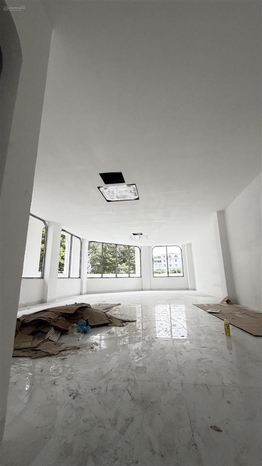 Cho thuê tòa vp góc 2 mt. dt 16x20m mới 100% tại p. thạnh mỹ lợi. dtsd ~1200m2. giá 250tr bao thuế