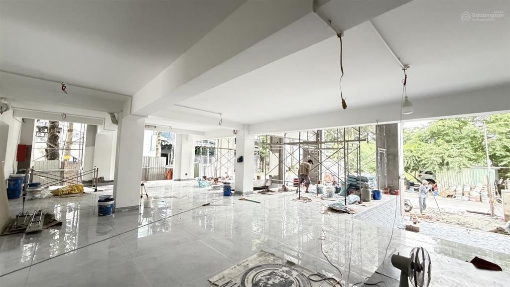 Cho thuê tòa vp góc 2 mt. dt 16x20m mới 100% tại p. thạnh mỹ lợi. dtsd ~1200m2. giá 250tr bao thuế