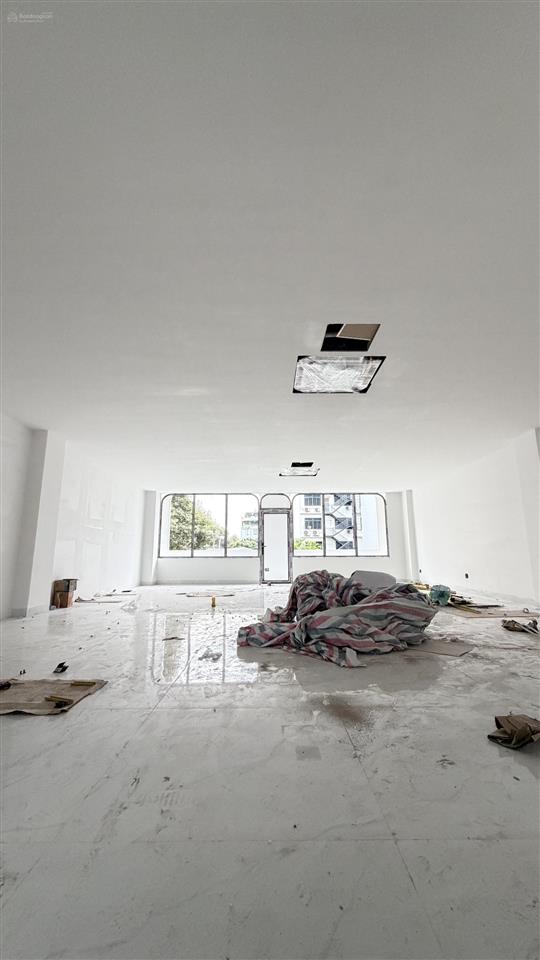 Cho thuê tòa vp góc 2 mt. dt 16x20m mới 100% tại p. thạnh mỹ lợi. dtsd ~1200m2. giá 250tr bao thuế