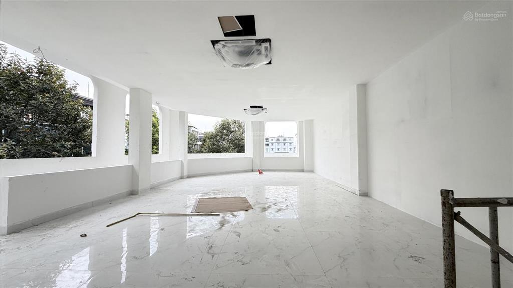 Cho thuê tòa vp góc 2 mt. dt 16x20m mới 100% tại p. thạnh mỹ lợi. dtsd ~1200m2. giá 250tr bao thuế
