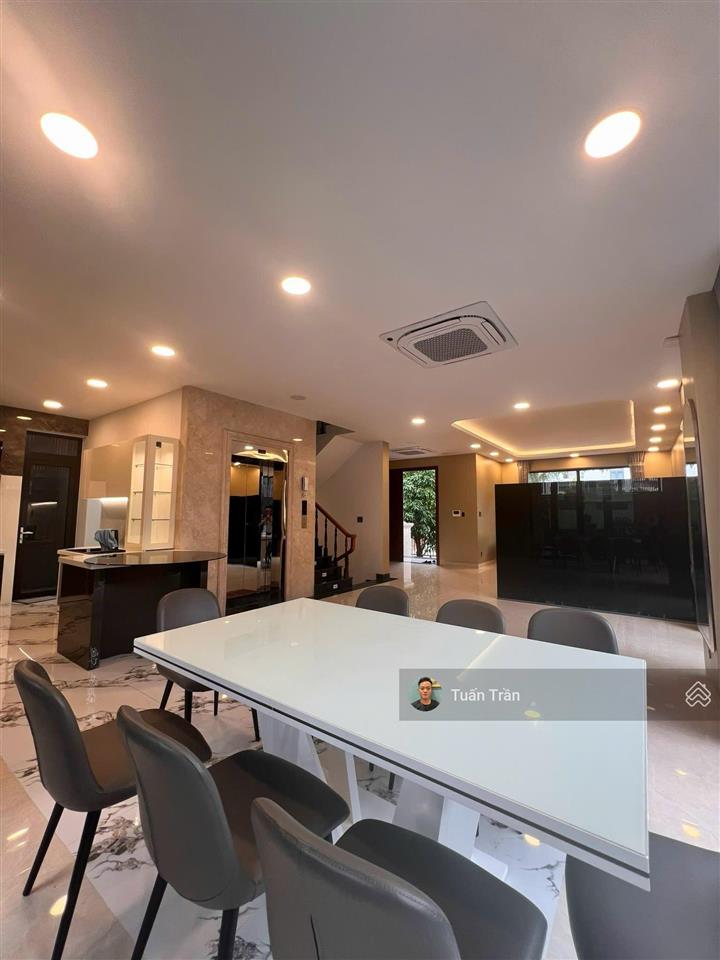 Cho thuê biệt thự hồ bơi khu mystery villas. diện tích 300m2 đất. 560m2 sàn. full nt & sân vườn