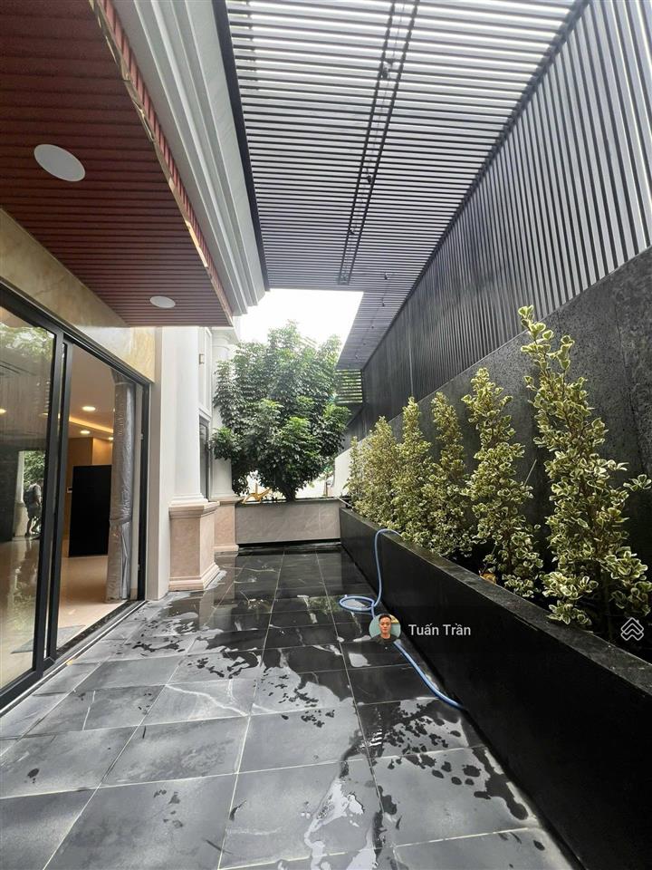 Cho thuê biệt thự hồ bơi khu mystery villas. diện tích 300m2 đất. 560m2 sàn. full nt & sân vườn