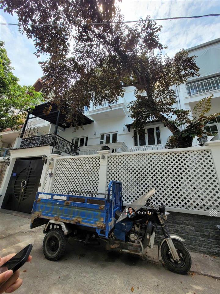 Bán biệt thự 3 tầng đẹp nhất khu làng báo chí thảo điền 10x11m hđt 60tr/th giá 33 tỷ