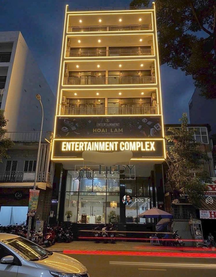 Bán tòa nhà mt ngay an dương vương q5 dt 10x20 hầm 7 tầng hđt 300tr/th giá giảm về 135 tỷ