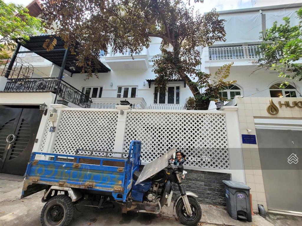 Bán biệt thự 3 tầng đẹp nhất khu làng báo chí thảo điền 10x11m hđt 60tr/th giá 32 tỷ