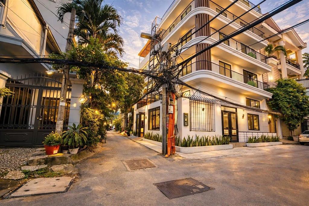 Không có căn thứ 2 ! góc 2 mặt tiền làng báo chí thảo điền dt 10 x 11m  5 tầng hđt 110tr/th giá 45