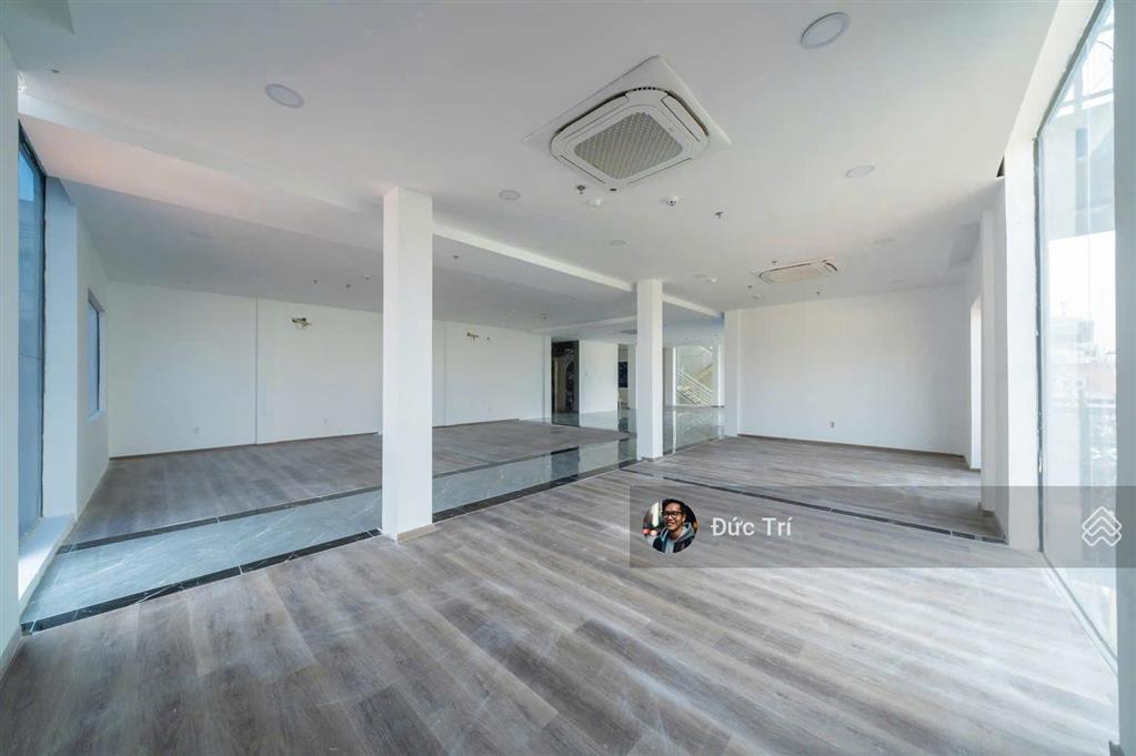 Bán tòa nhà mặt tiền nguyễn văn thủ q1 hầm 8 tầng hđt 700tr/th dtcn 812.8m2 giá giảm về 350 tỷ