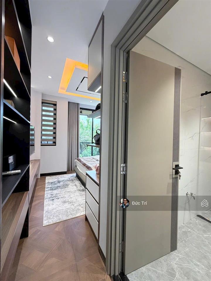 Bán tòa nhà 33 chdv cao cấp đường lê văn sỹ q3 dtcn 270m nhà 5 tầng tn 300tr/th giá 60 tỷ