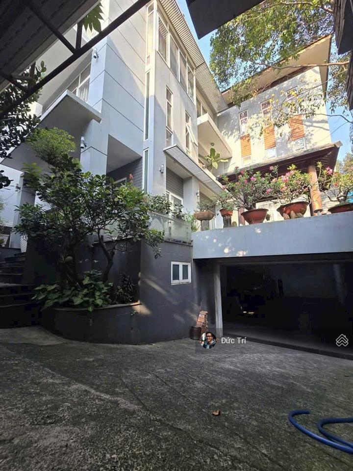 Bán biệt thự vườn phổ quang phú nhuận 274m2 (10x20m) có hầm sát công viên gia định  giá 50 tỷ tl